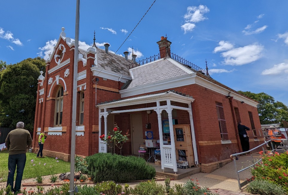 Moisture rising through brickwork at Rochester Court House  